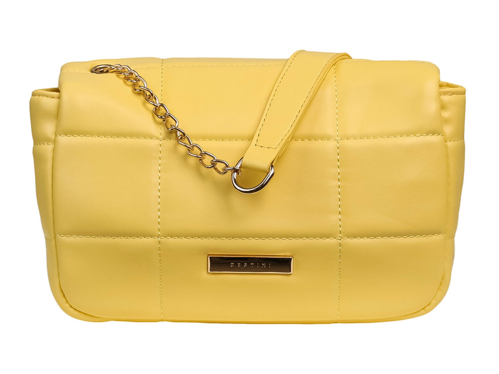 Bolso de hombro color amarillo con diseño acolchado y cierre frontal cuadrado.