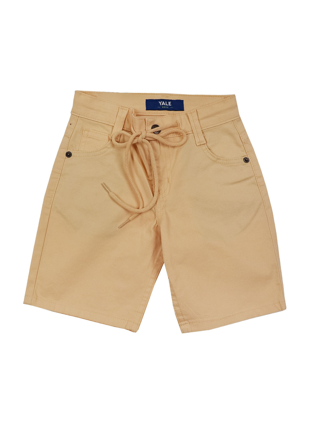 Bermuda color melón para niño con cintura elástica y cordón ajustable.
