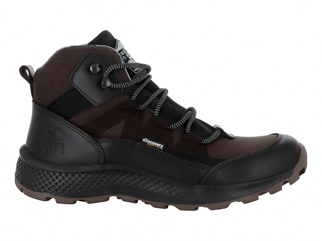 Bota de senderismo Discovery en color café y negro con suela antiderrapante.