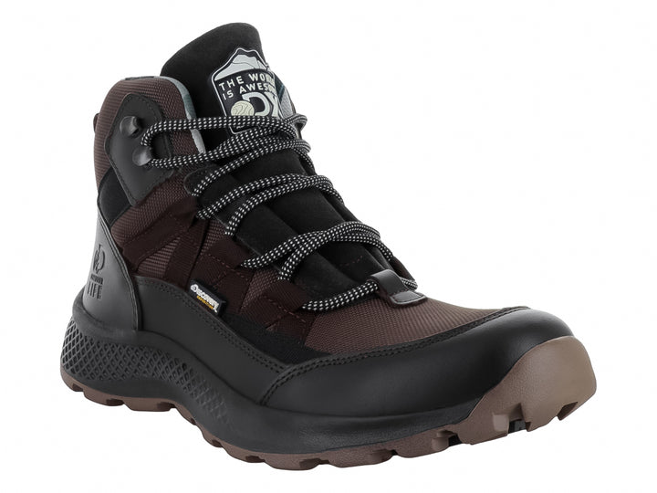 Bota de senderismo Discovery en color café y negro con suela antiderrapante.