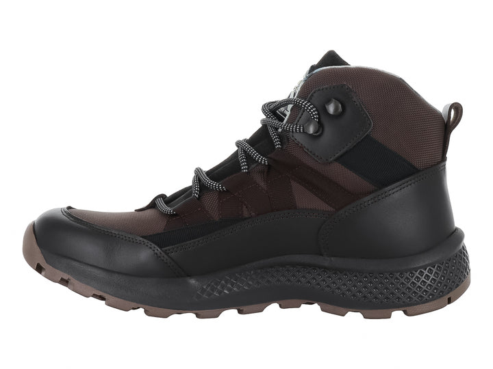 Bota de senderismo Discovery en color café y negro con suela antiderrapante.