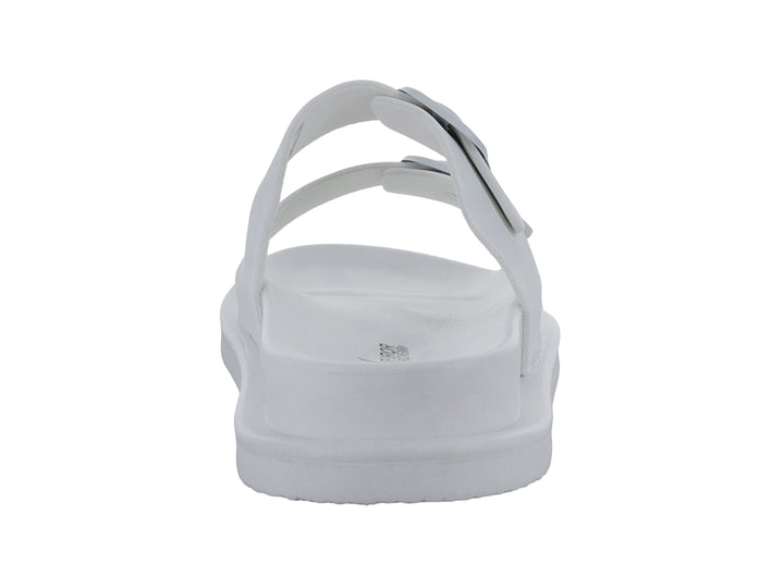 Par de sandalias blancas para niño o niña con dos correas ajustables mediante hebillas y suela plana.