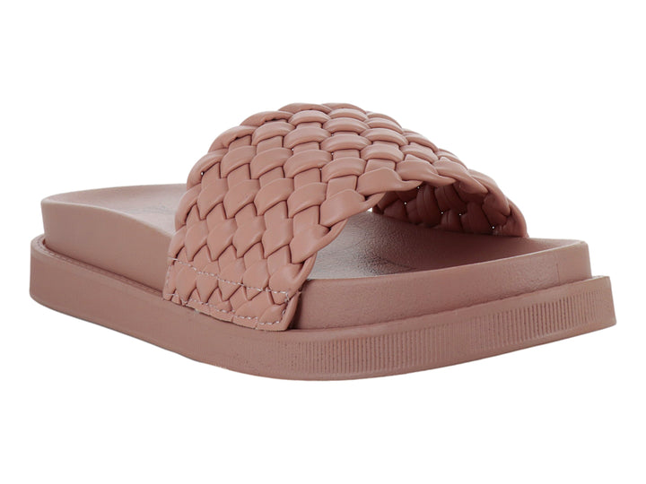 Sandalias color camel con correa tejida y suela de plataforma gruesa.