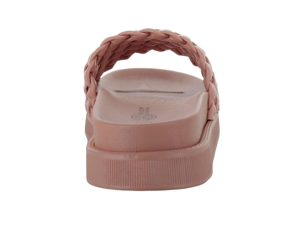 Sandalias color camel con correa tejida y suela de plataforma gruesa.