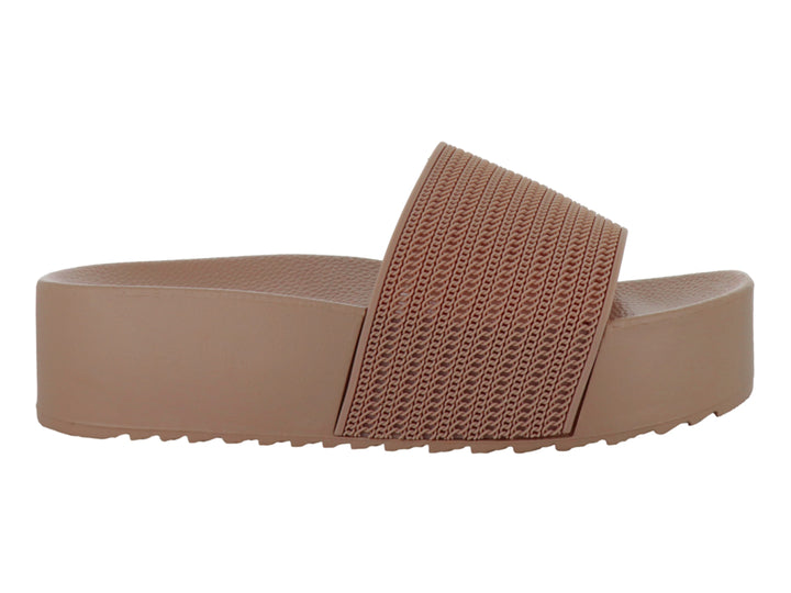 Sandalias de plataforma color camel con banda superior tejida y suela gruesa
