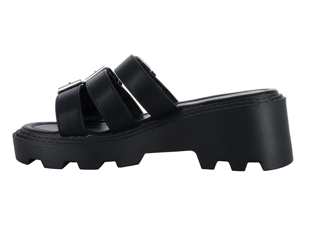 Sandalias negras de plataforma con tres correas y hebillas plateadas.