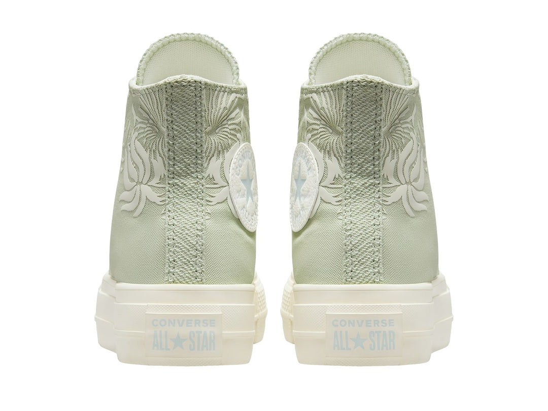 Tenis Converse Chuck Taylor All Star Lift Hi en color verde Summit Sage con plataforma blanca y detalles florales.