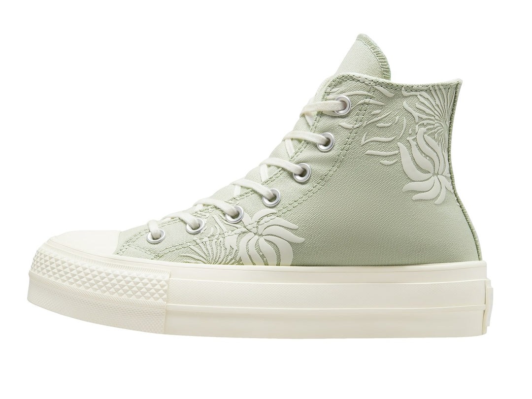 Tenis Converse Chuck Taylor All Star Lift Hi en color verde Summit Sage con plataforma blanca y detalles florales.