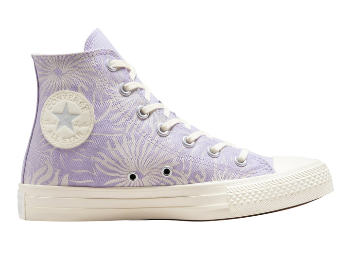 Tenis Converse Chuck Taylor All Star HI color morado con estampado floral y suela blanca.