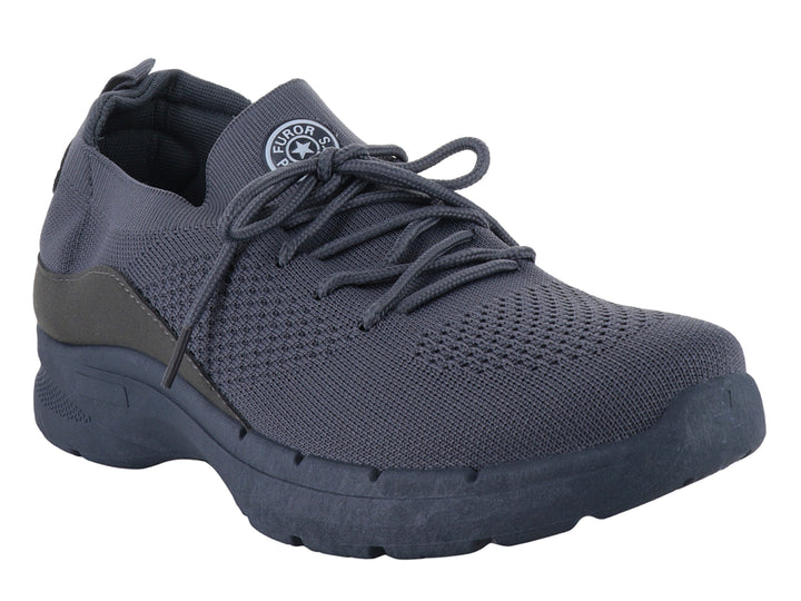Tenis deportivos Furor en color gris con tejido transpirable y suela a juego.