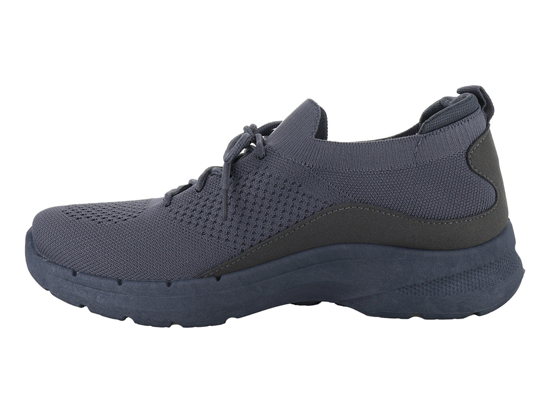 Tenis deportivos Furor en color gris con tejido transpirable y suela a juego.