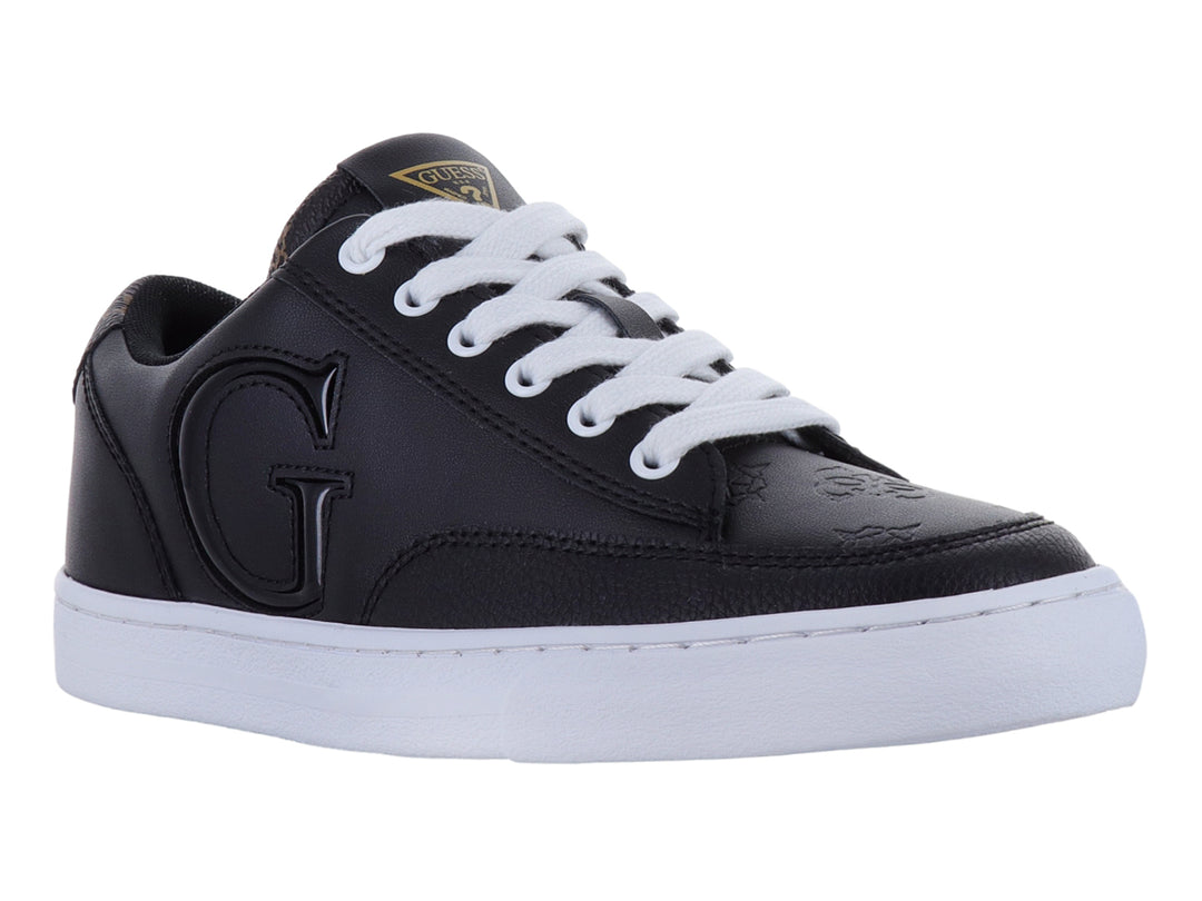Tenis Guess color negro con suela y agujetas blancas.