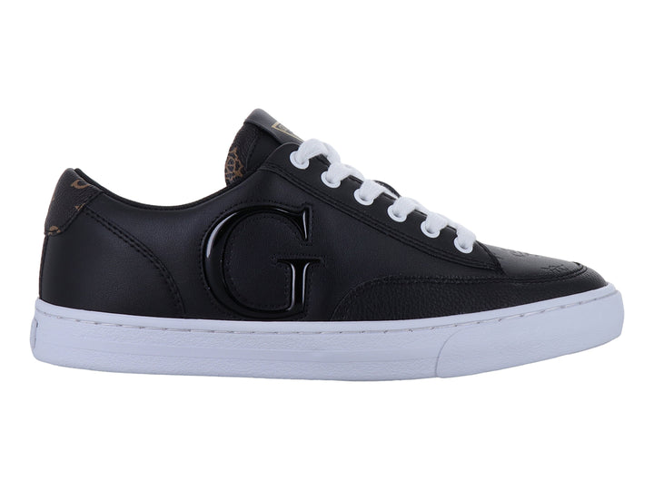 Tenis Guess color negro con suela y agujetas blancas.