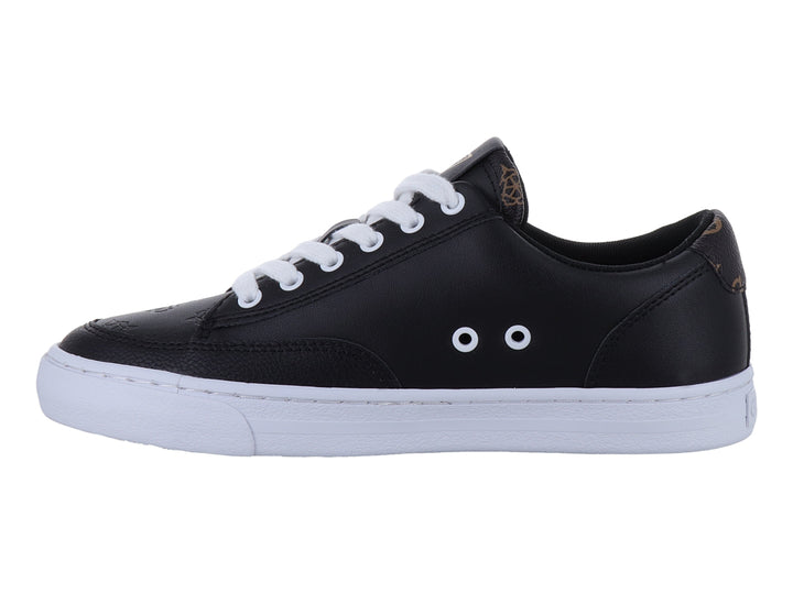 Tenis Guess color negro con suela y agujetas blancas.
