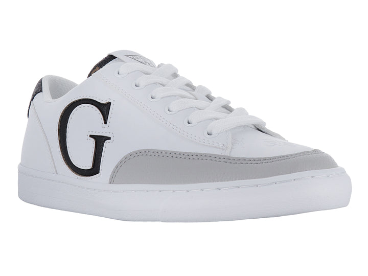 Tenis blancos Guess con detalles en gris y logotipo G negro en el lateral.