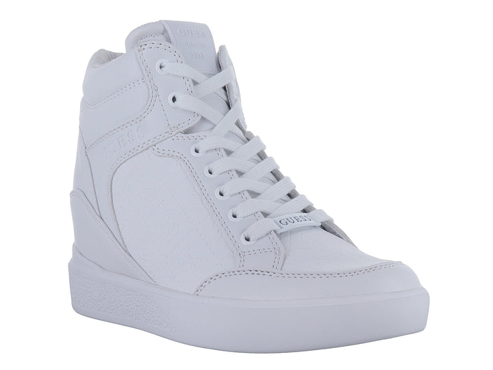 Tenis blancos de bota marca Guess con cordones y suela plana.