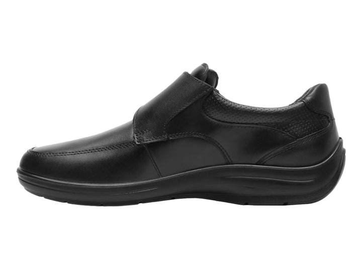 Zapato Flexi color negro para niño con cierre de velcro y suela cómoda.