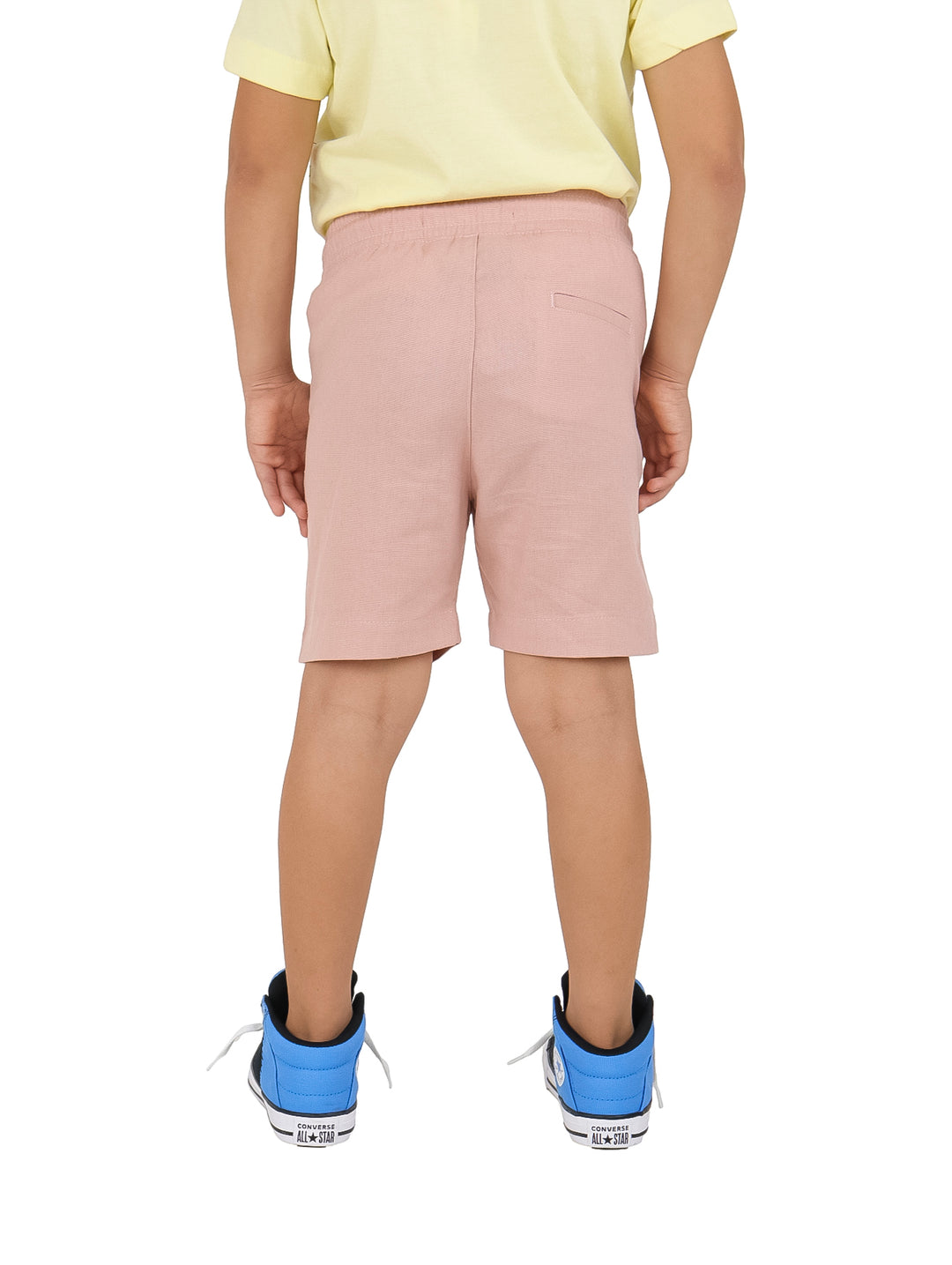 Short infantil color rosa pastel con cordón ajustable en la cintura.