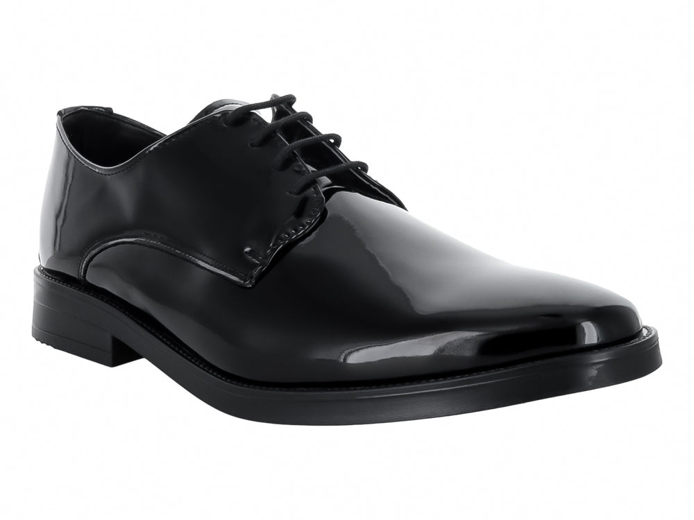 Zapato formal de Hombre en color negro charol con cordones y acabado brillante.