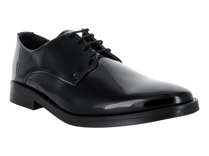 Zapato formal de Hombre en color negro charol con cordones y acabado brillante.