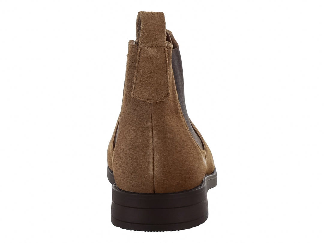Botín estilo Chelsea de gamuza color tan con panel elástico marrón oscuro y suela a juego.