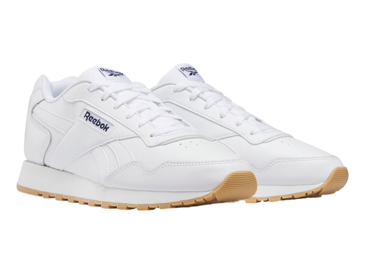 Tenis Reebok Glide en color blanco con suela de goma beige, diseño deportivo y minimalista.