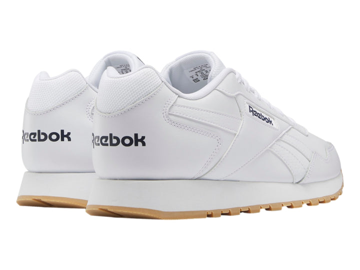 Tenis Reebok Glide en color blanco con suela de goma beige, diseño deportivo y minimalista.