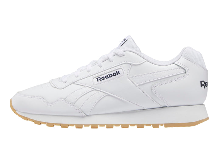 Tenis Reebok Glide en color blanco con suela de goma beige, diseño deportivo y minimalista.