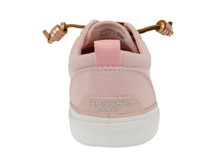 Zapato casual Sperry color blush con suela blanca y agujetas doradas.