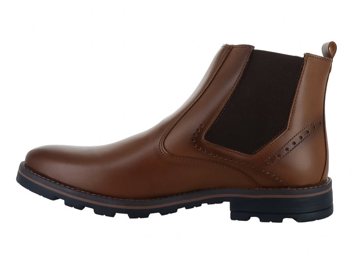 Bota estilo Chelsea de color marrón maple con suela oscura y paneles elásticos laterales.