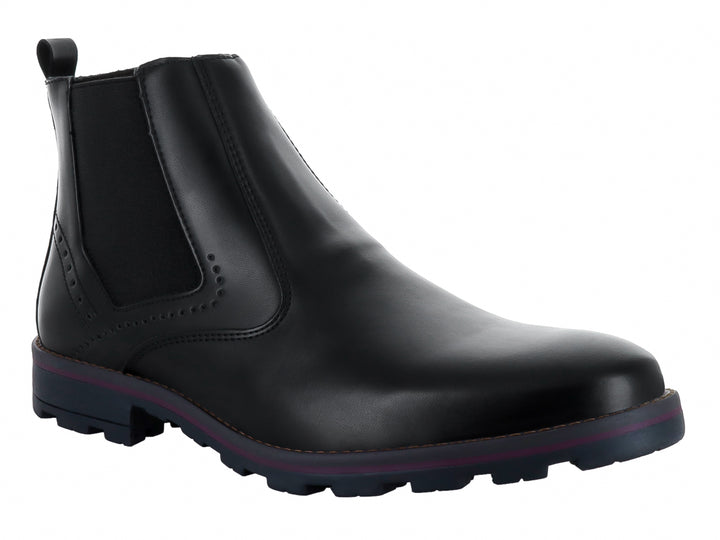 Bota Mariscal de cuero negro estilo Chelsea con suela track en color morado oscuro y detalles perforados.
