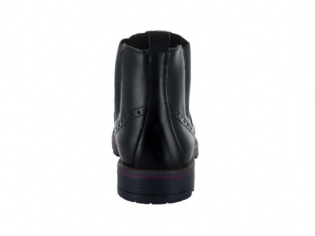 Bota Mariscal de cuero negro estilo Chelsea con suela track en color morado oscuro y detalles perforados.