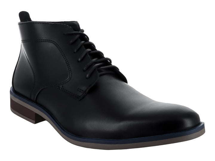 Botín negro de cuero con cordones y suela en tonos marrón y azul.
