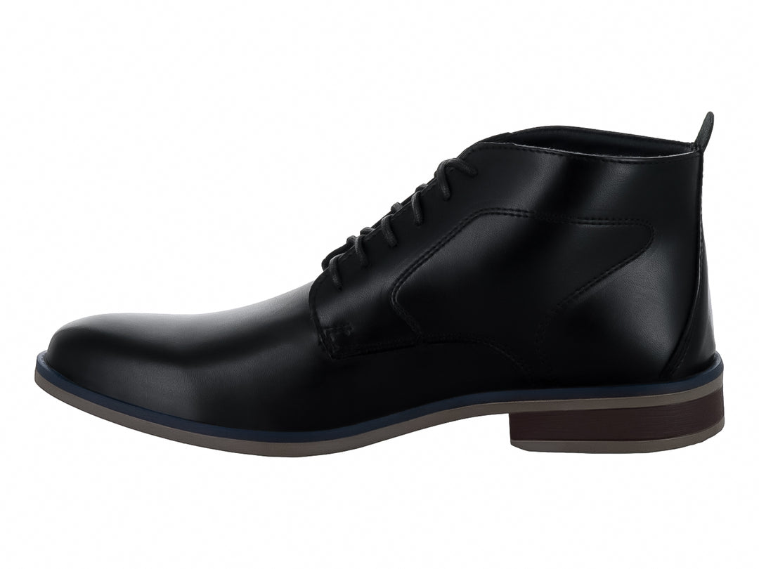 Botín negro de cuero con cordones y suela en tonos marrón y azul.