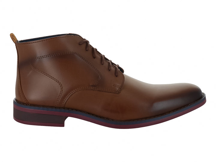 Botas Mariscal color maple de cuero liso con agujetas y suela en tono guinda para hombre.