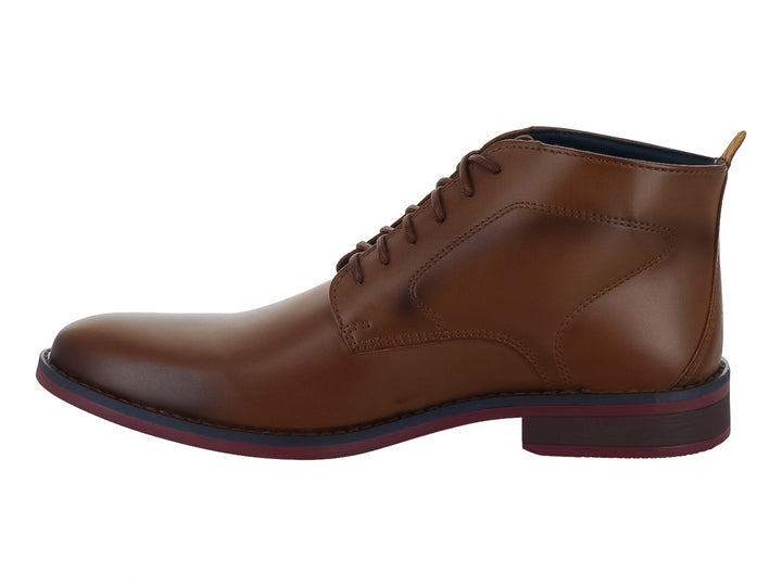 Botas Mariscal color maple de cuero liso con agujetas y suela en tono guinda para hombre.