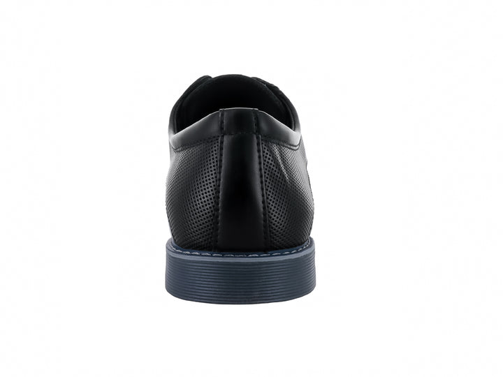 Zapato formal negro para hombre con agujetas y suela azul marino.