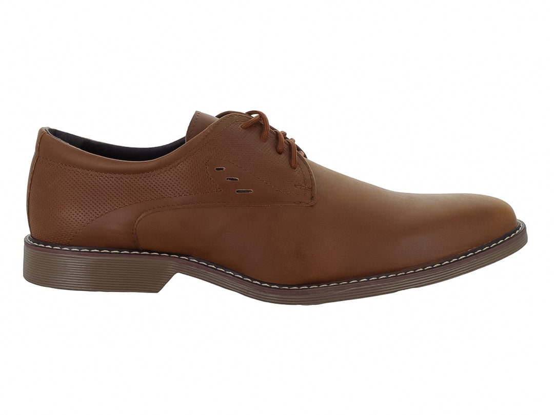 Zapato casual modelo Helsinki Plus en color camel con agujetas y detalle de costura blanca en la suela.