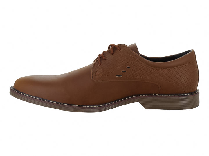 Zapato casual modelo Helsinki Plus en color camel con agujetas y detalle de costura blanca en la suela.