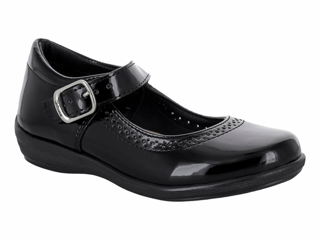 Zapato infantil de charol negro con correa y hebilla plateada.