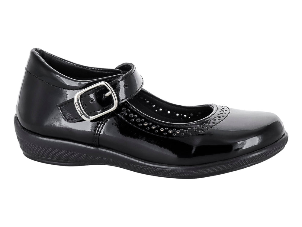 Zapato infantil de charol negro con correa y hebilla plateada.