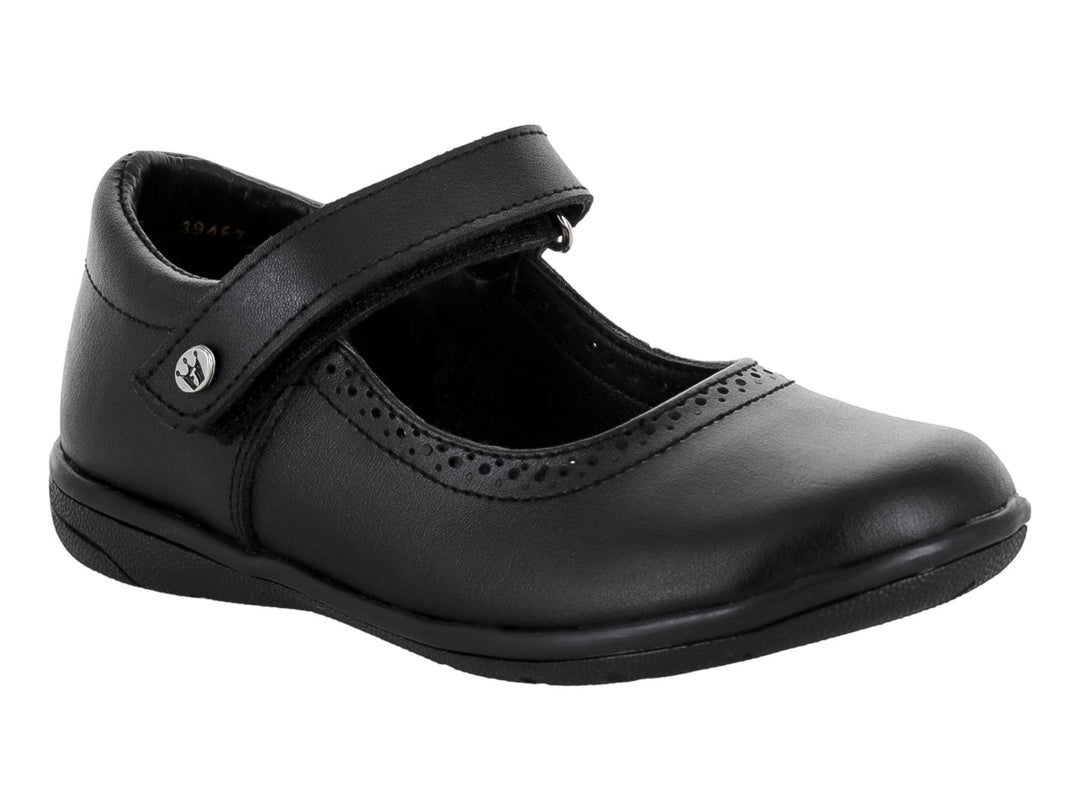 Zapato negro para niña estilo Mary Jane con correa de velcro y detalles perforados.