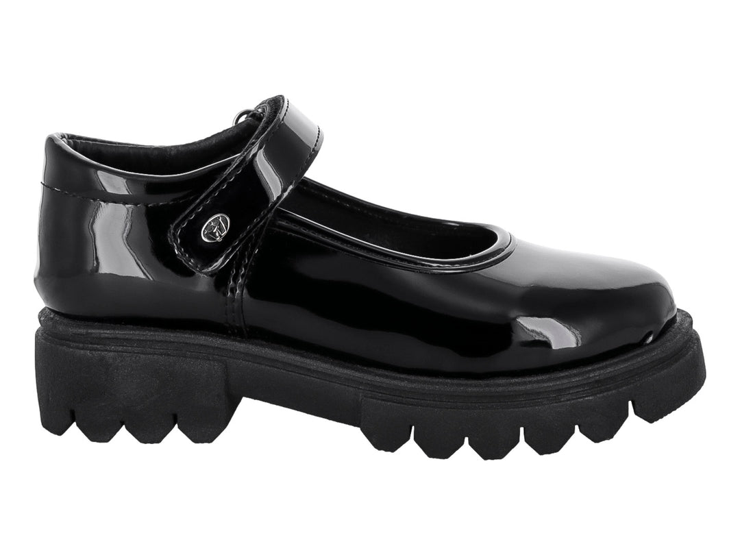 Zapato infantil de charol negro estilo Mary Jane con suela gruesa dentada y correa ajustable.