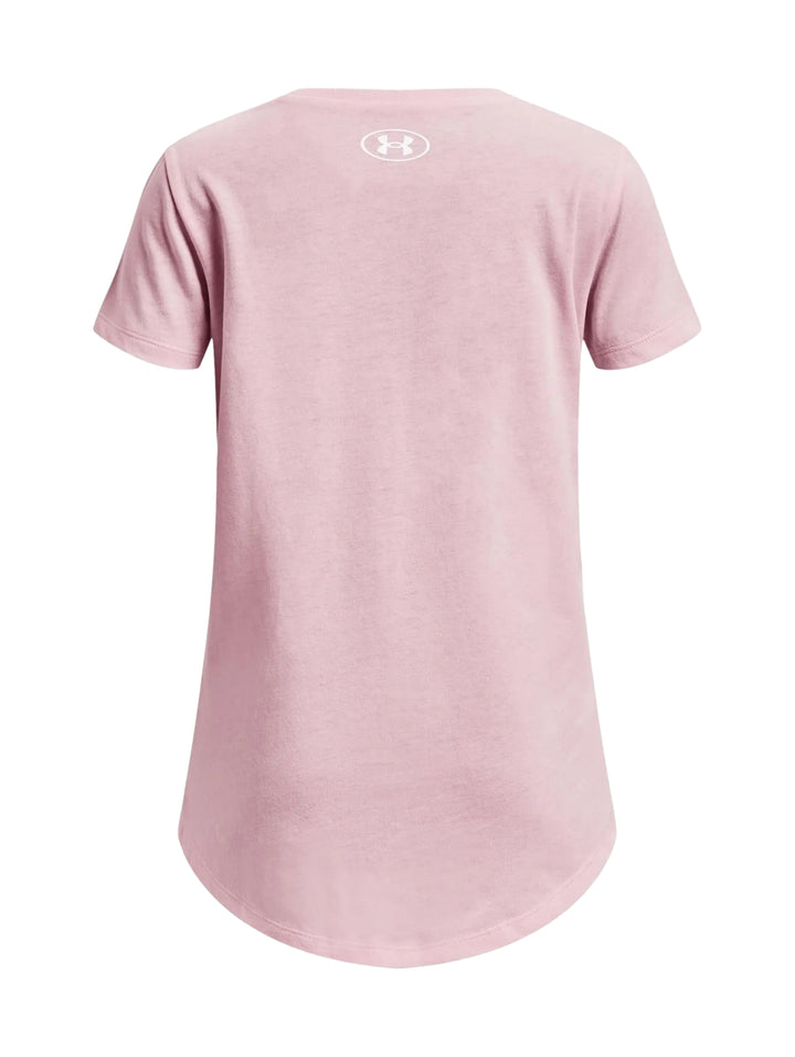 Camiseta deportiva Under Armour de color rosa con logotipo blanco en el pecho.