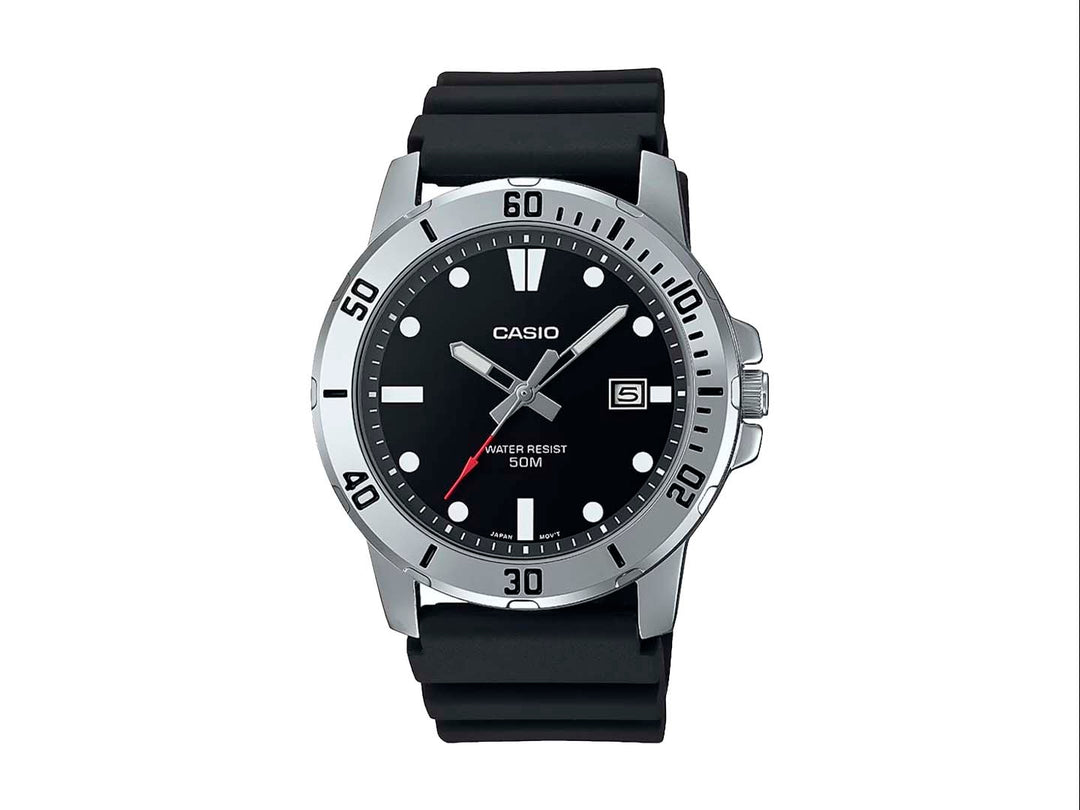 Reloj Casio analógico para hombre con esfera negra, bisel plateado y correa de resina negra.