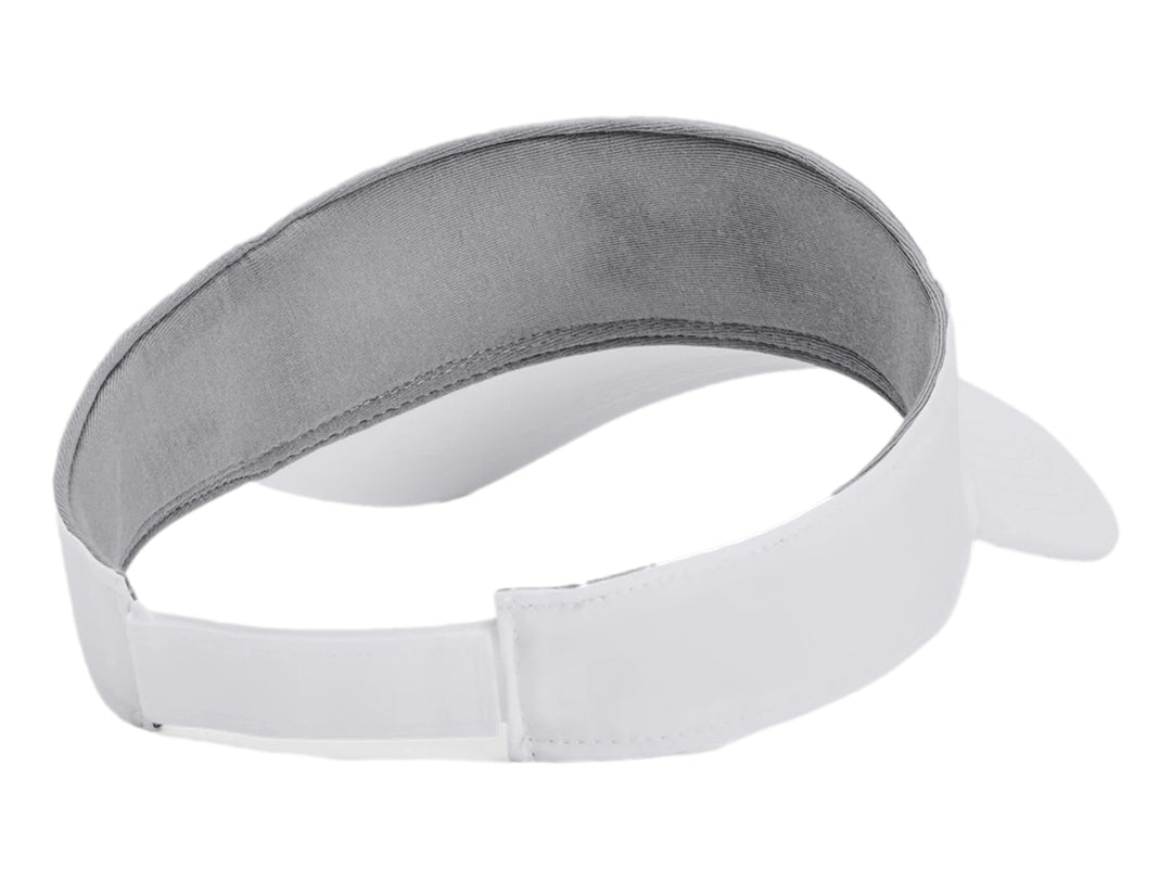 Visera deportiva blanca de Under Armour con logotipo negro en el frente y lateral.