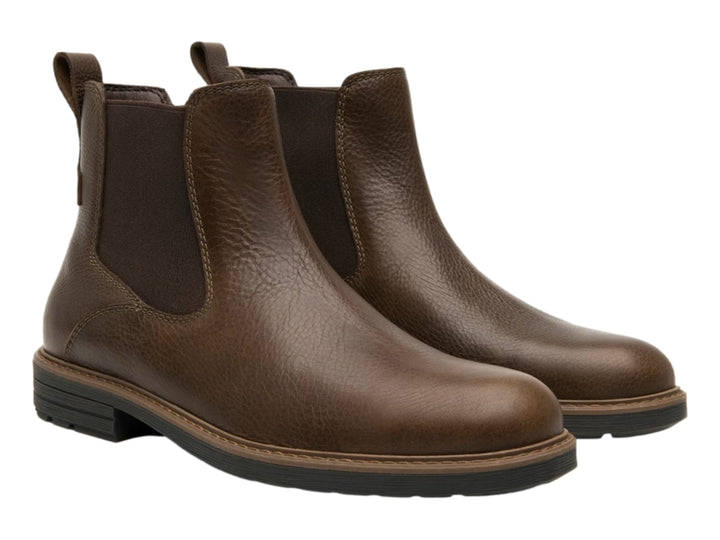 Botín Flexi color chocolate de cuero con panel elástico lateral y suela negra para hombre.