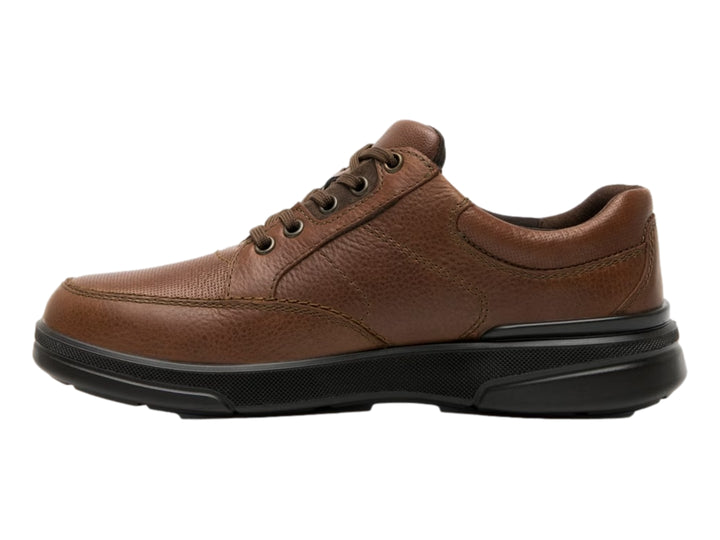 Zapato casual de cuero color marrón brandy con suela negra y cordones.