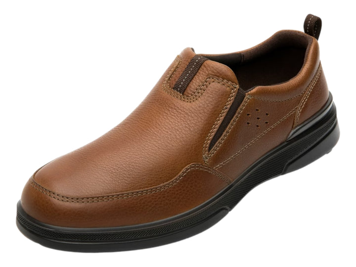 Zapato casual slip-on de color marrón con suela negra.