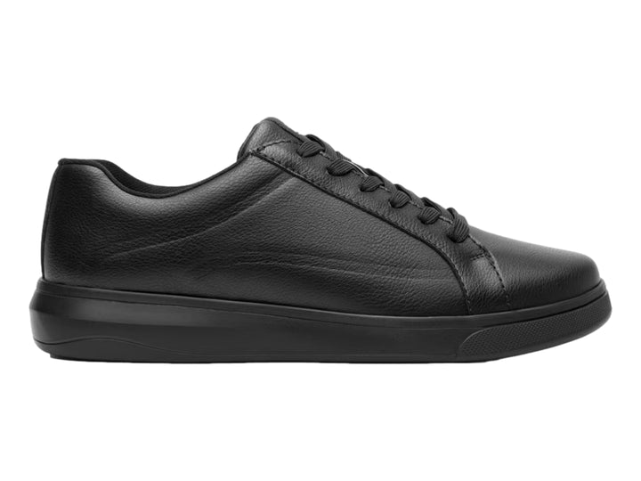 Zapato casual Flexi color negro con agujetas y suela plana.